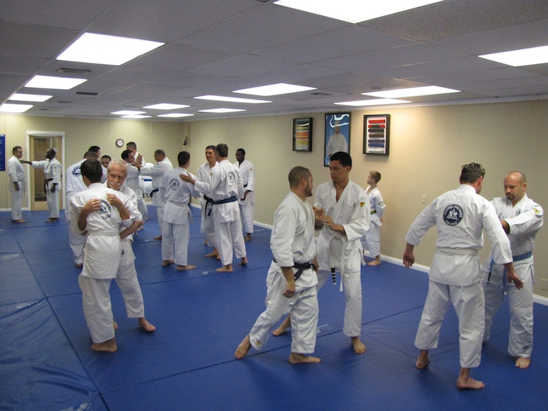   On Saturday, Professor Pedro Valente visited Valente Brothers Pembroke Pines. After teaching the Fundamentals class Professor Pedro inaugurated the Striking & Clinching class, now offered every Saturday following the Fundamentals 27 lessons class.  Professor Pedro awarded multiple stripes to students and promoted student Andy Pena to blue belt. He also, congratulated the fine work of Instructor Eduardo Cambas establishing Valente Brothers in West Broward. Valente Brothers Pembroke Pines, in less than one year of operations, has grown exponentially and will soon be extended. Instructor Eduardo Cambas, a Valente Brothers black belt, has been training with the Valente Brothers for nearly a decade.  